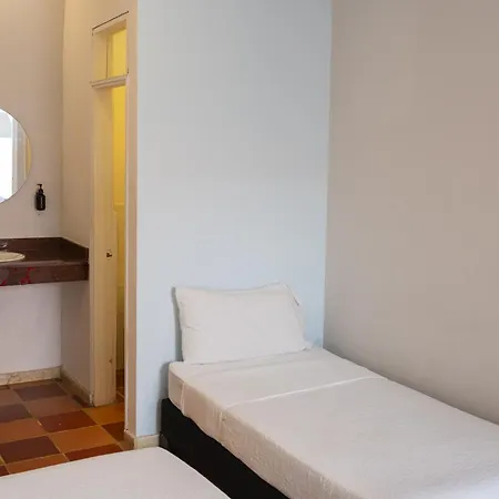 Bed and breakfast Casa Crespo 65-148 3*