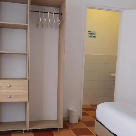 Bed and breakfast Casa Crespo 65-148 3*