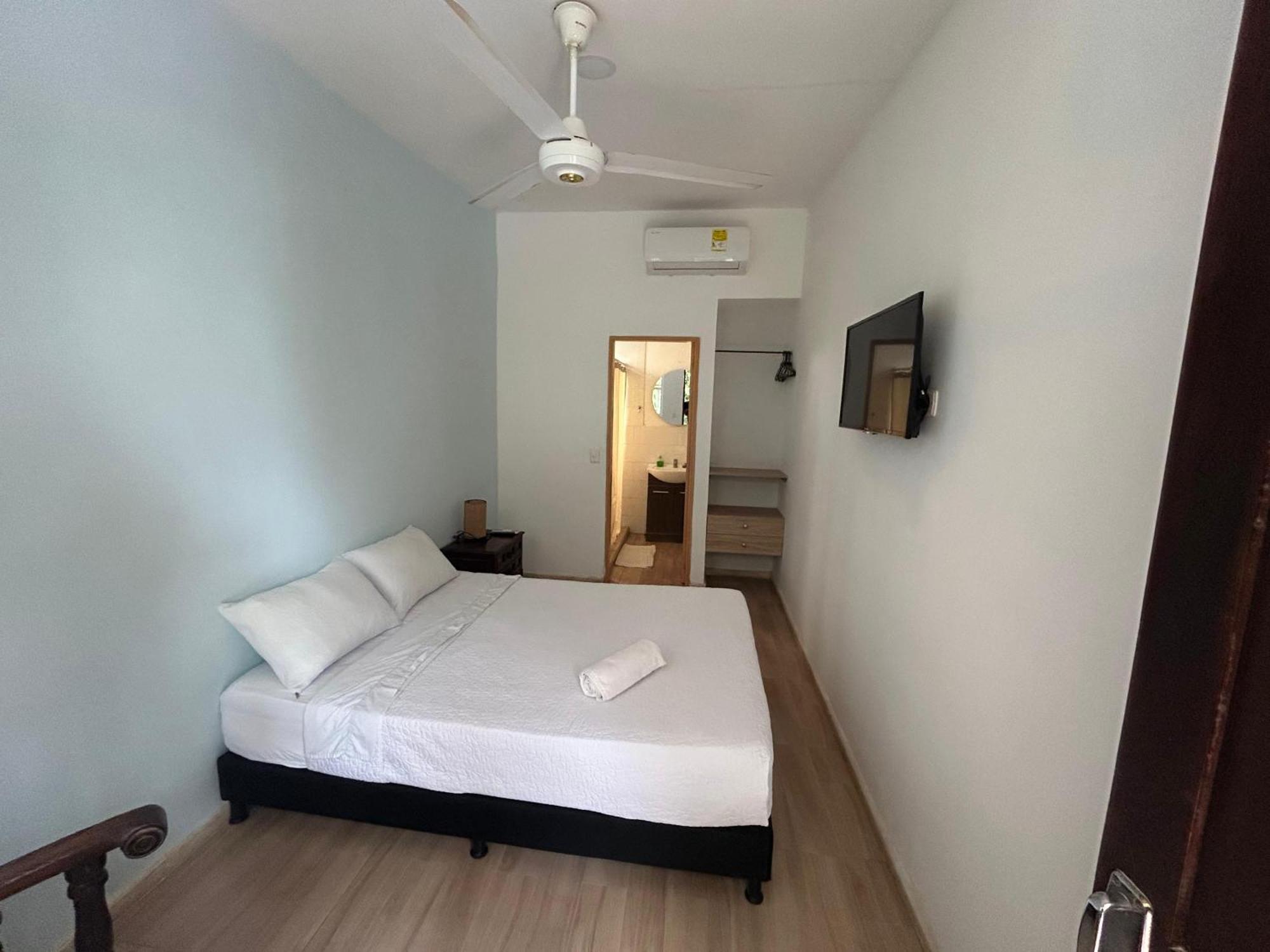 Bed and breakfast Casa Crespo 65-148 2*