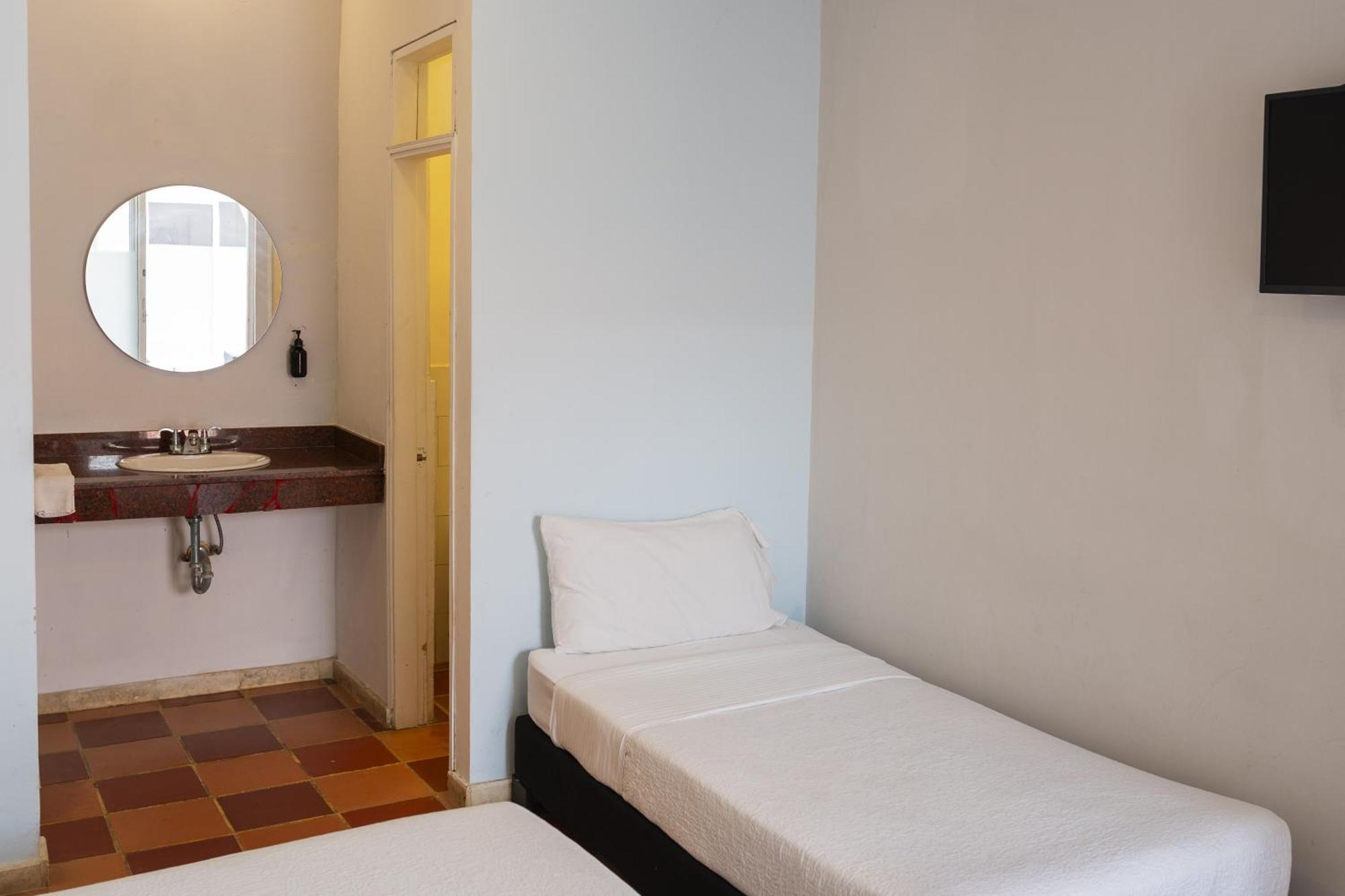Bed and breakfast Casa Crespo 65-148 3*