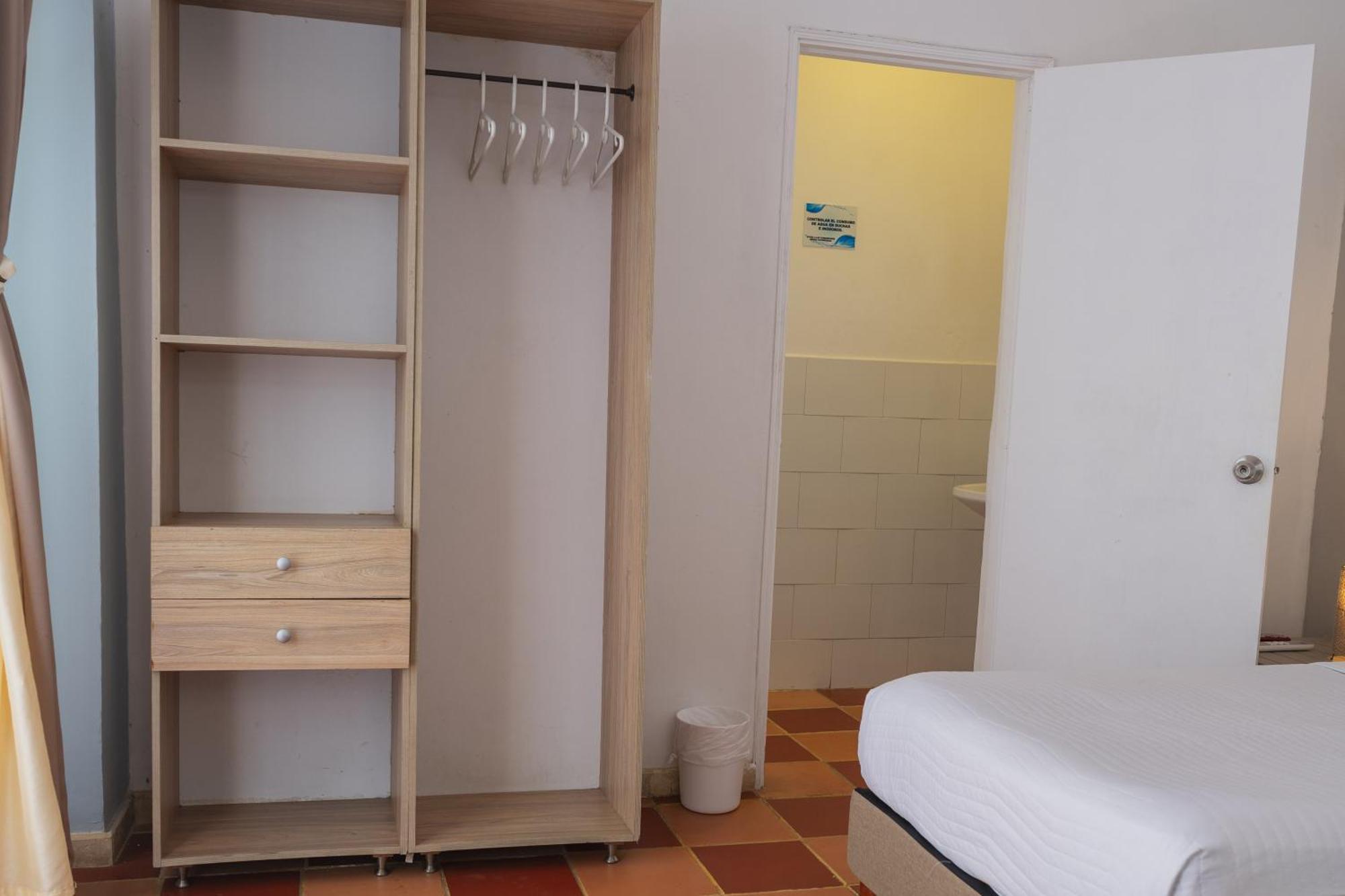 Bed and breakfast Casa Crespo 65-148 3*